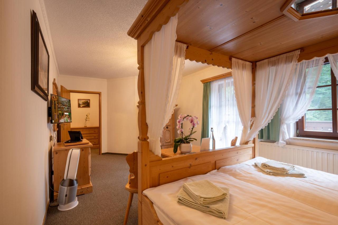 Zur Margarethenmuehle - Landgasthof Und Waldhotel Rosswein Buitenkant foto
